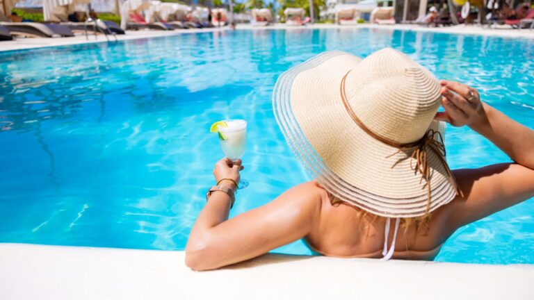Beat the Summer Sun: Shade, Water, and Smart Planning for a Cool Vacation